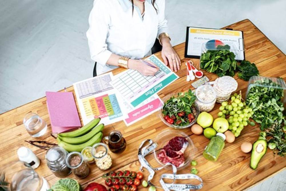 نکات کلیدی در رژیم بعد از جراحی چاقی و میزان مصرف مایعات و مکمل ها